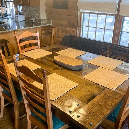 Family-Friendly Massanutten Log Home With Views!